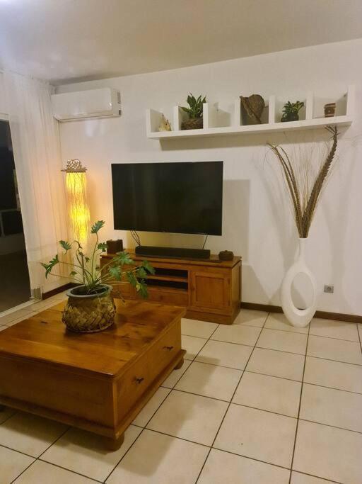 Farerei Appartement Spacieux, Equipe Et Confortable Faaa Bagian luar foto
