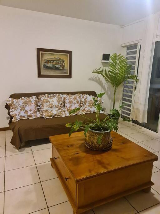 Farerei Appartement Spacieux, Equipe Et Confortable Faaa Bagian luar foto
