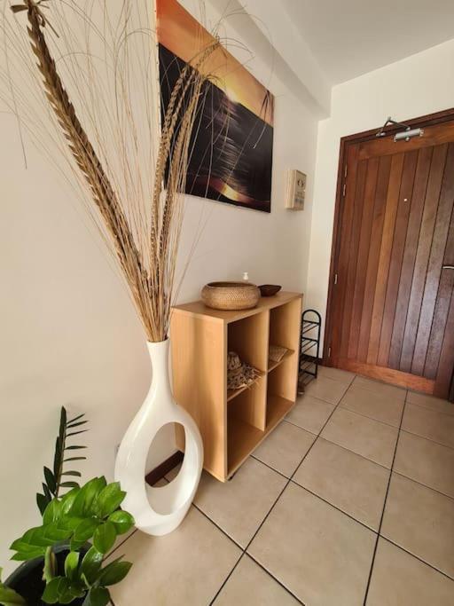 Farerei Appartement Spacieux, Equipe Et Confortable Faaa Bagian luar foto