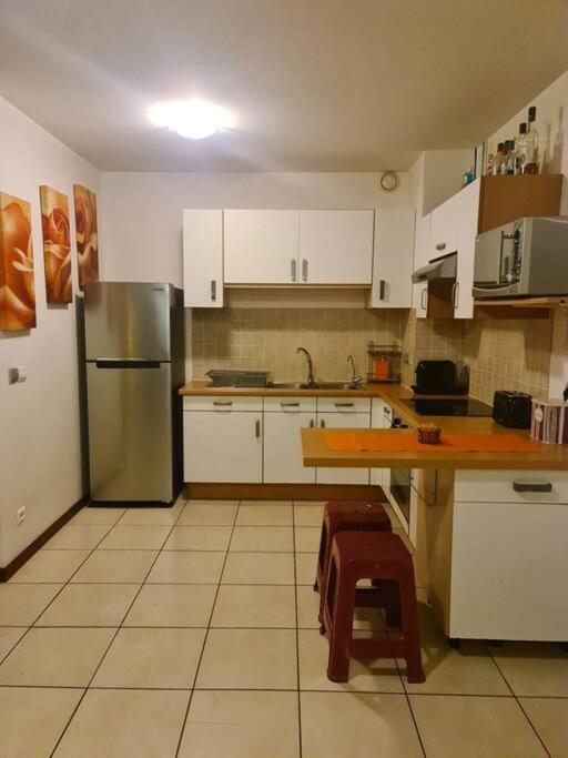 Farerei Appartement Spacieux, Equipe Et Confortable Faaa Bagian luar foto